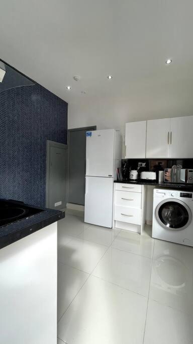 Luxury 2 Bed Duplex Apartment By Yo Room! - Leicester City- Free Parking エクステリア 写真