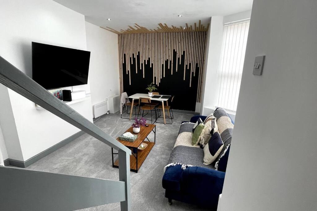 Luxury 2 Bed Duplex Apartment By Yo Room! - Leicester City- Free Parking エクステリア 写真