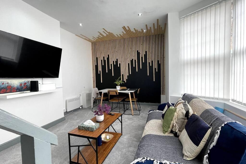 Luxury 2 Bed Duplex Apartment By Yo Room! - Leicester City- Free Parking エクステリア 写真