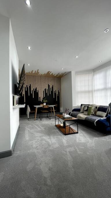 Luxury 2 Bed Duplex Apartment By Yo Room! - Leicester City- Free Parking エクステリア 写真